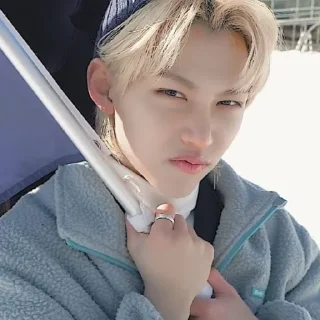 😠