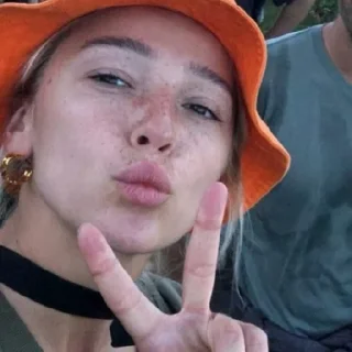 ✌