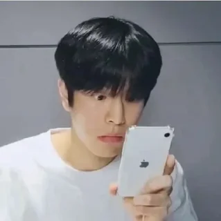 😨
