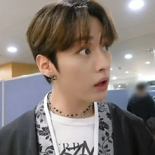 😳