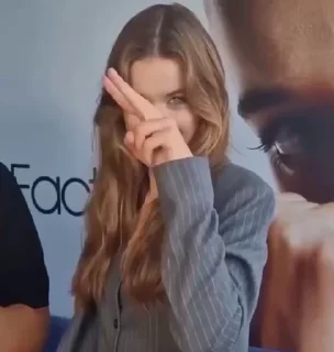 👀