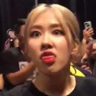 🤢