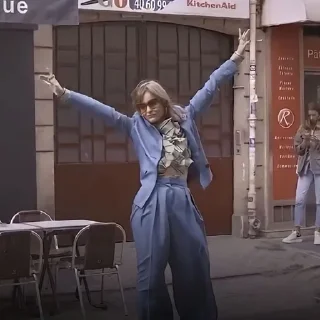 😈