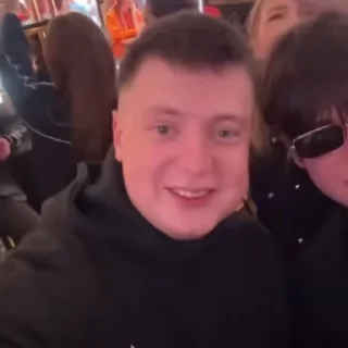 🕺