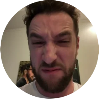😠