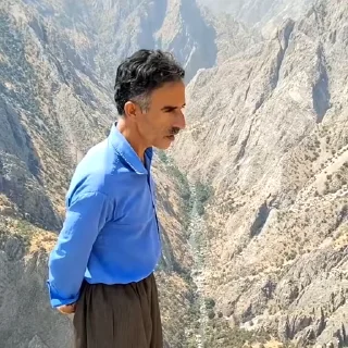 😐