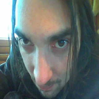 😠