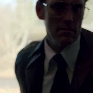 😠