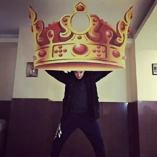 👸