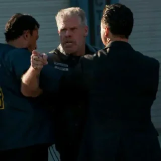 😠