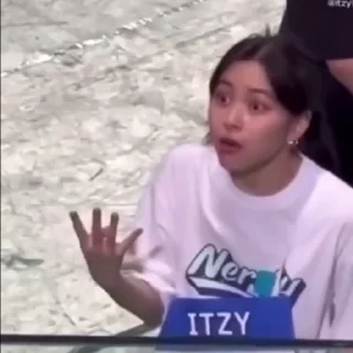 🤨
