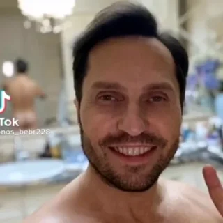😜