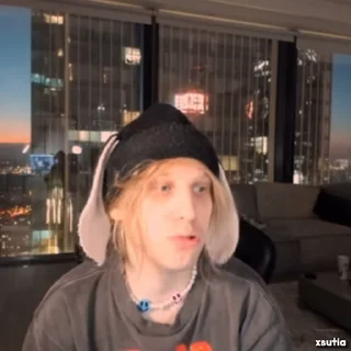 🤨
