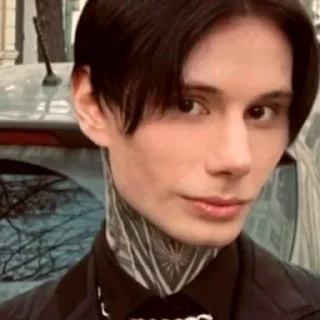 😗