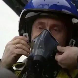 😷