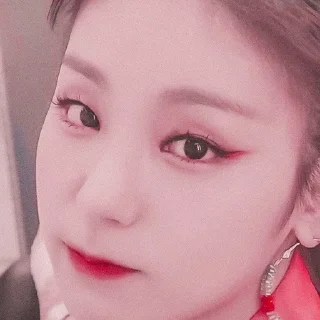 ⋆  ̥ hwang yeji — @lilhyunjin