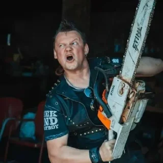 👹