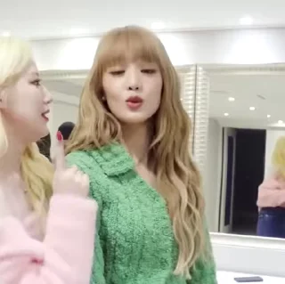 👩‍❤️‍👩