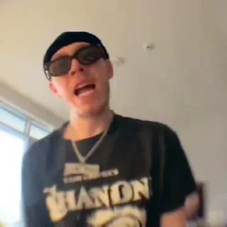 😁