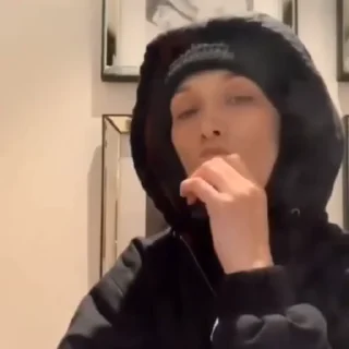 ২ Bella Hadid
⌈@iStickerLand⌋