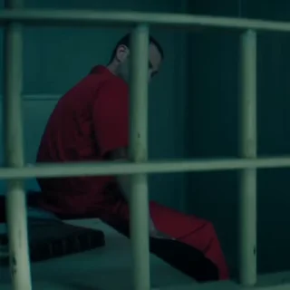 😣
