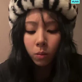 🌥️