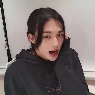 😨