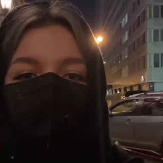 👭