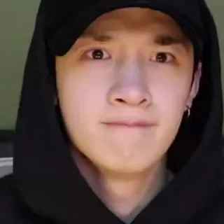 😠