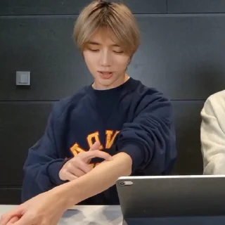 🖌