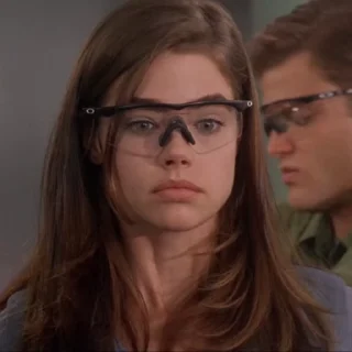 😳