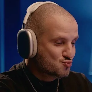 😗