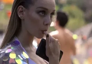 💋