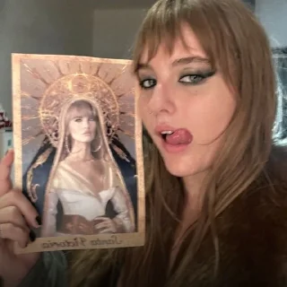 😈