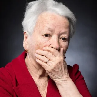 😨