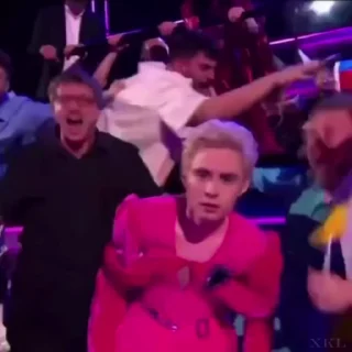 🤨