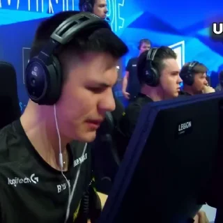 😡