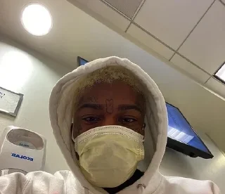 😷