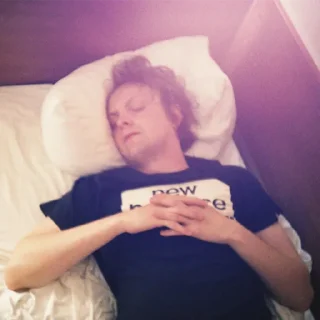 😴