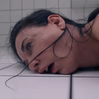 😨