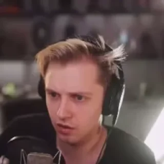 🤨