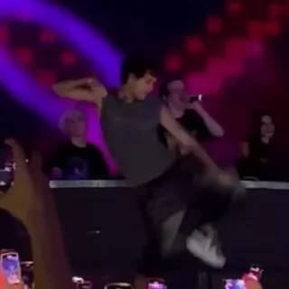 🕺