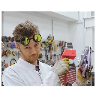 🤨