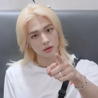 🤨