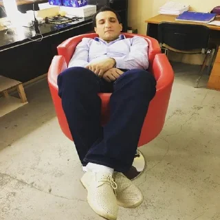 😴