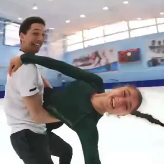 👫