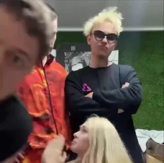😳