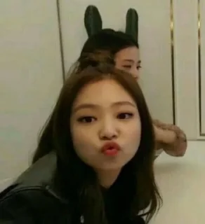 😗