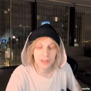 😨