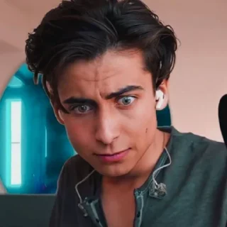 😨